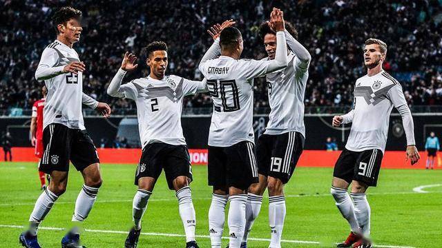  德甲揭幕战拜仁横扫对手展现卫冕气势  